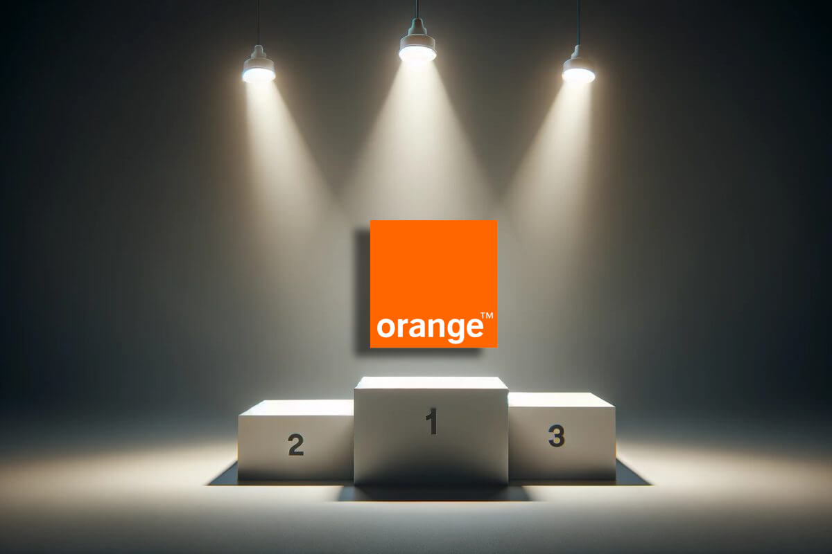 Logo d'Orange sur podium, 1ère place, pour super offre spéciale combo fibre et 5G